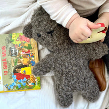 Load image into Gallery viewer, Lillebrors teddy - English