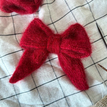 Load image into Gallery viewer, Aftens Christmas Bow - English