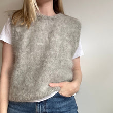 Load image into Gallery viewer, August vest - English