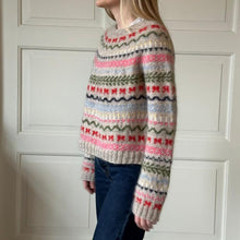 Load image into Gallery viewer, Varden christmas sweater - English