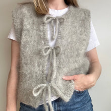 Load image into Gallery viewer, August vest - English