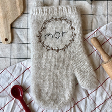 Load image into Gallery viewer, Aftens oven mitt - English
