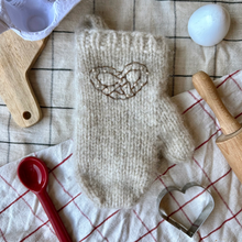 Load image into Gallery viewer, Aftens oven mitt - English