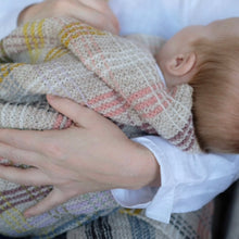 Load image into Gallery viewer, Aftenstrikk babyblanket - English