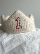 Load image into Gallery viewer, Aften birthday crown - English