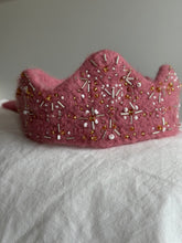 Load image into Gallery viewer, Aften birthday crown - English