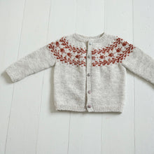 Load image into Gallery viewer, Overvintring cardigan mini - English
