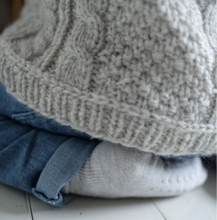 Load image into Gallery viewer, Fridag sweater mini - English