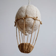 Load image into Gallery viewer, Aftens luftballong no2 - English