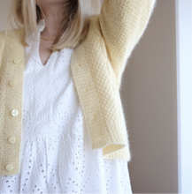 Load image into Gallery viewer, Fridag cardigan v-neck - English