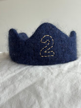 Load image into Gallery viewer, Aften birthday crown - English