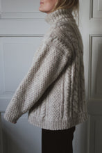 Load image into Gallery viewer, Fridag sweater - English