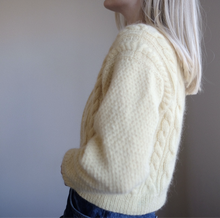 Load image into Gallery viewer, Fridag cardigan v-neck - English