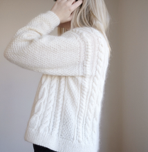 Load image into Gallery viewer, Fridag cardigan - English