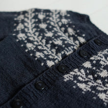 Load image into Gallery viewer, Overvintring cardigan junior - English