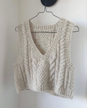 Load image into Gallery viewer, Fridag vest v-neck - English