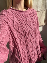 Load image into Gallery viewer, Sval Vea Sweater - English