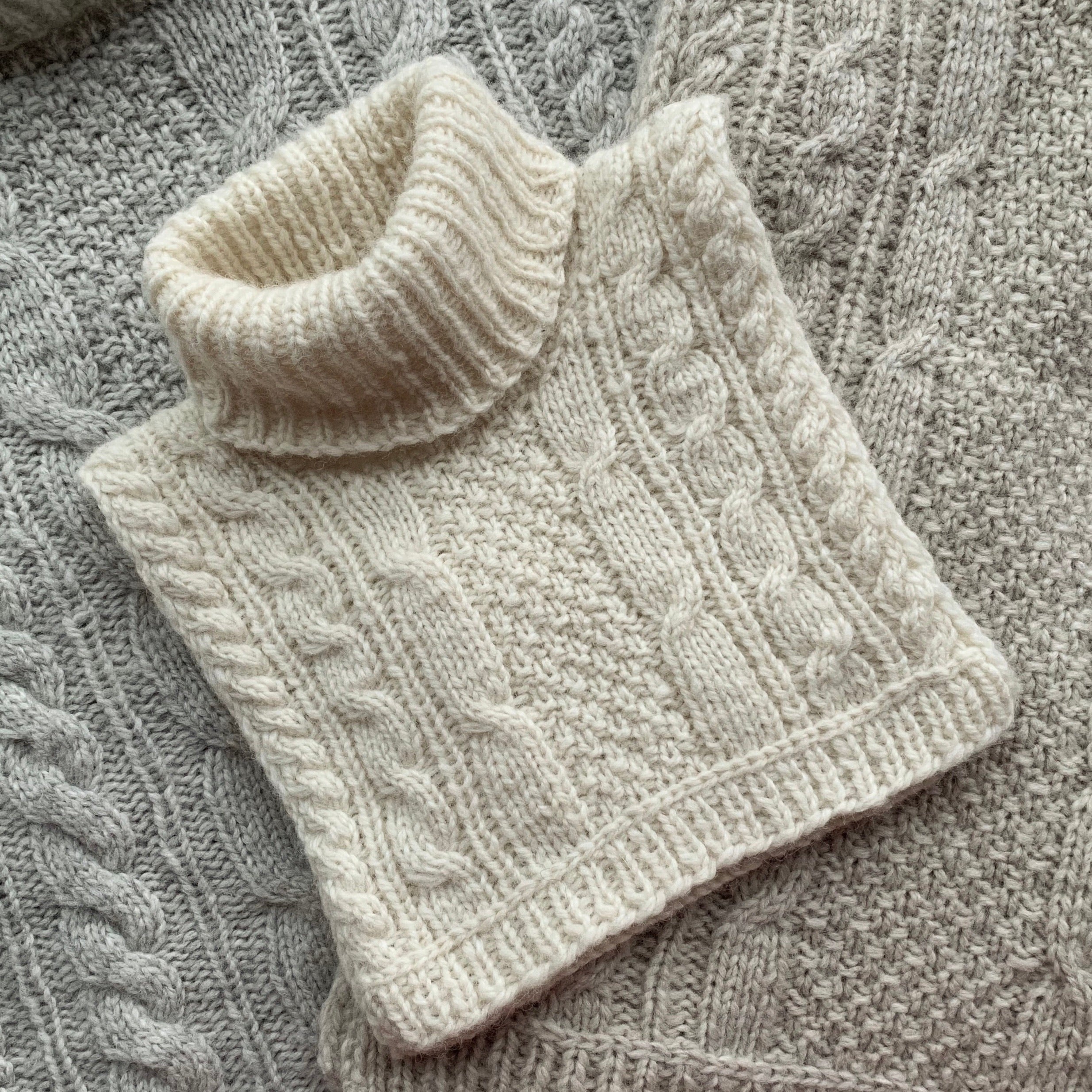 Fridag Neck Warmer - English – aftenstrikk